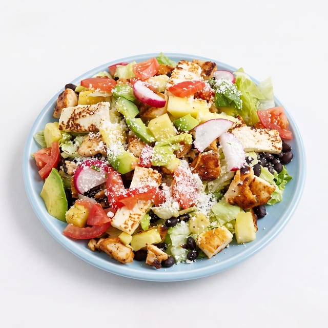 Ensalada Mexicana de la Casa con Pollo (Mexican House Salad with Chicken).