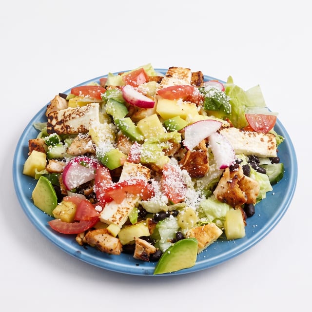 Ensalada Mexicana de la Casa con Camarones (Mexican House Salad with Shrimp).