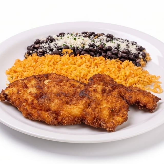 Plato de Milanesa de Pollo.